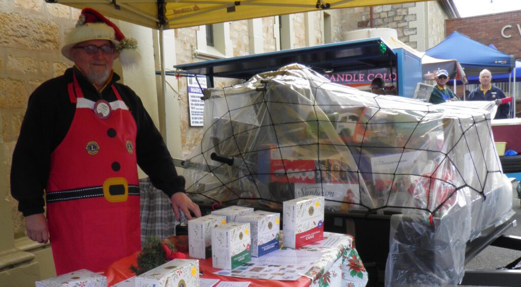 Christmas cakes and raffle - Onkaparinga Lions Club